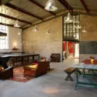 Maatskappy 1 beeld HILLHOUSE Windsurfing in Howick KZN