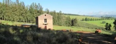 Maatskappy 3 beeld HILLHOUSE Windsurfing in Howick KZN