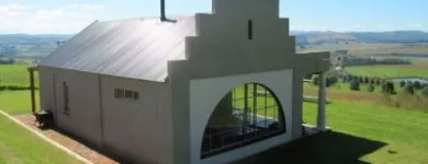 Maatskappy 4 beeld HILLHOUSE Windsurfing in Howick KZN