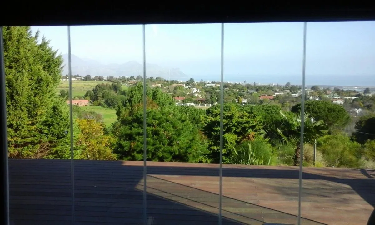 Business 1 image SPACEWORKS FRAMELESS GLASS & ALUMINIUM