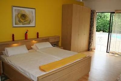 Business 7 image WINDERMERE/ QUINNS-HOLIDAY HOME