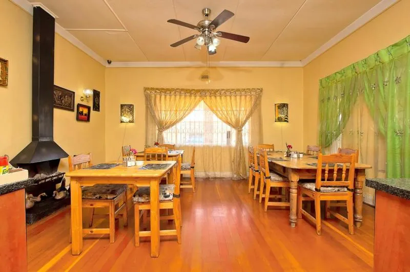 Maatskappy 3 beeld AFRICAN ELEPHANT GUEST HOUSE