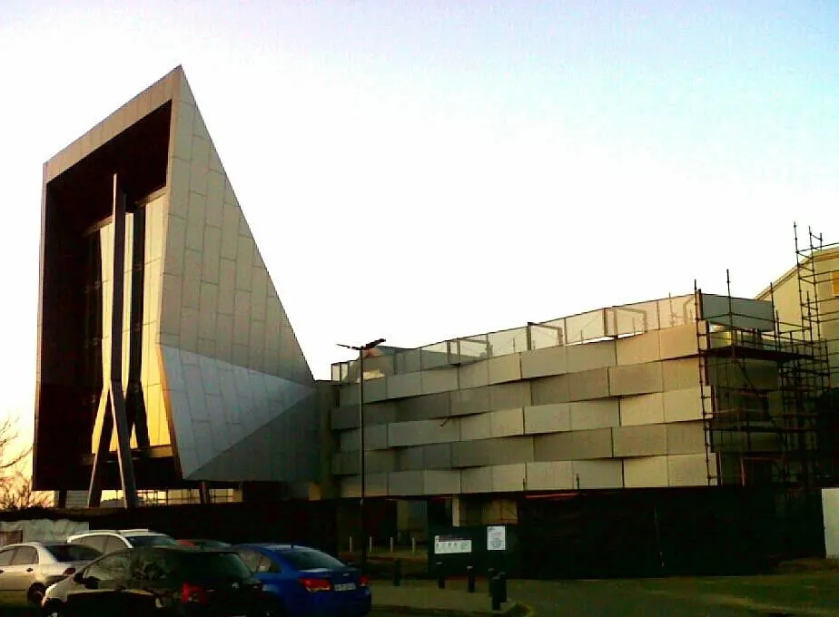 Business 12 image SPACEWORKS FRAMELESS GLASS & ALUMINIUM